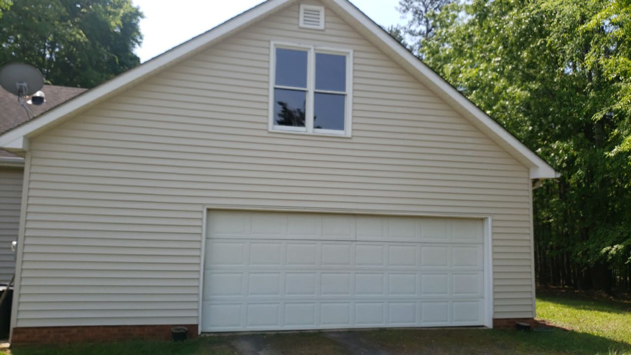 House Wash using cleaner