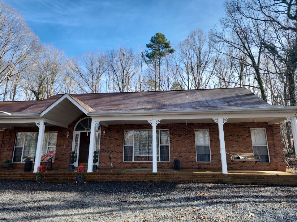Gutter and Roof cleaning using cleaner