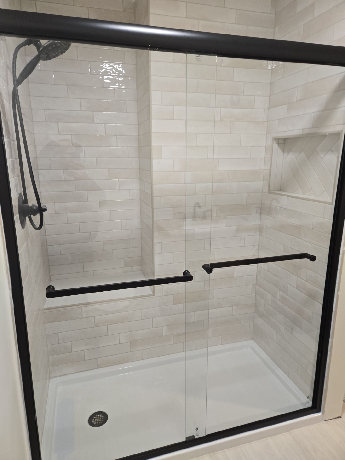 🚿 Seamless Shower Door Install – Just the Finishing Touch!*