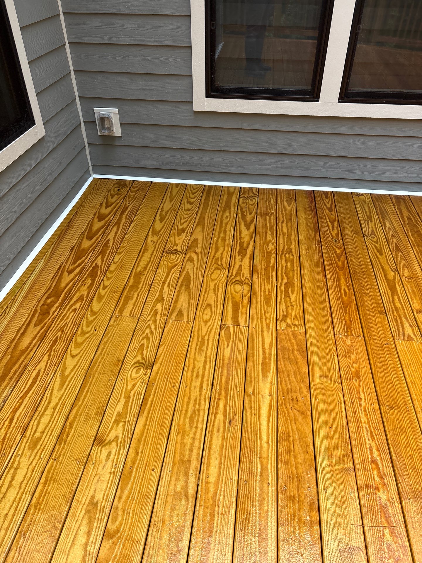 Wood Deck using Wood Sealant