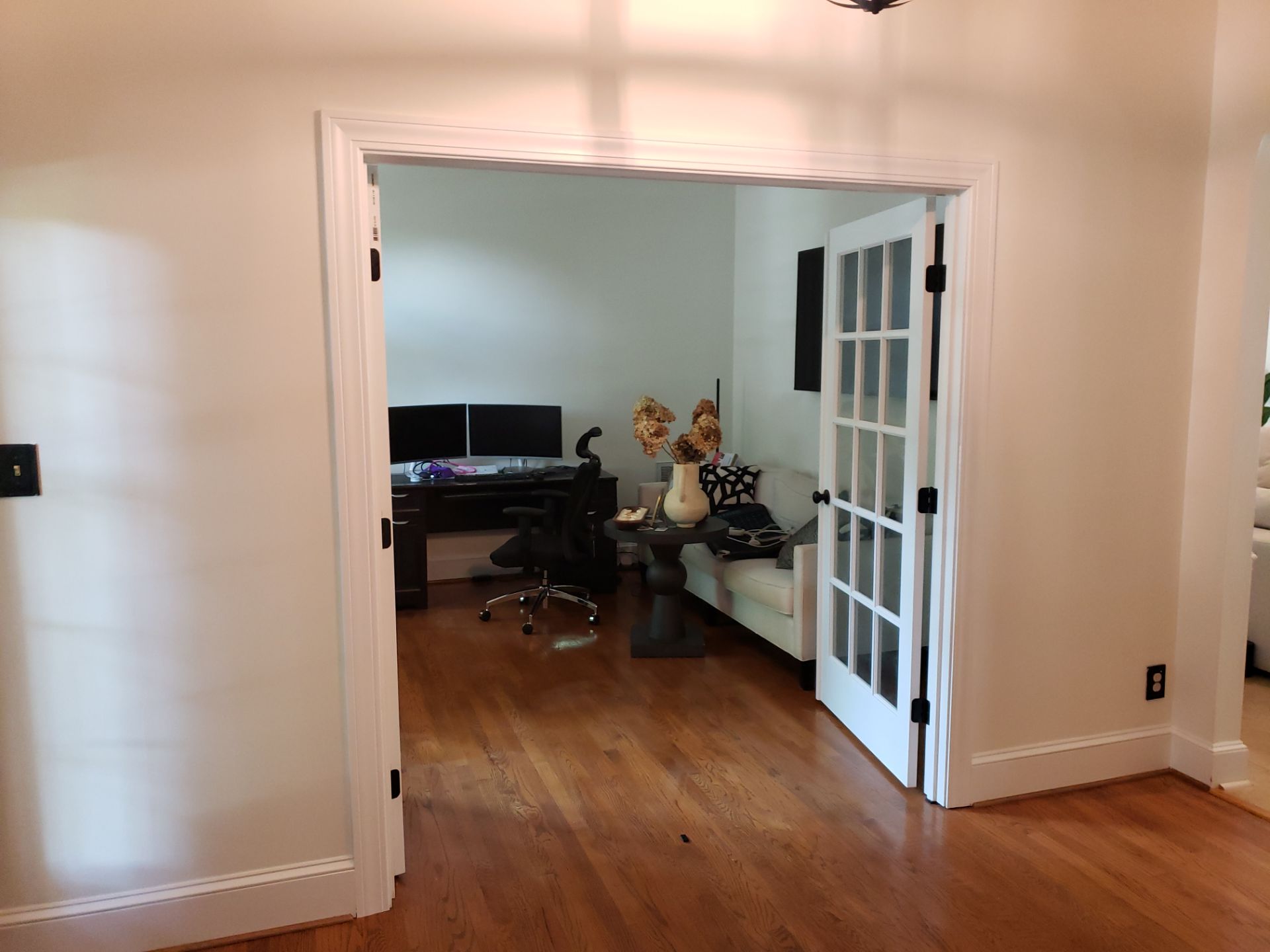 Custom Office Door: A Seamless Fit!