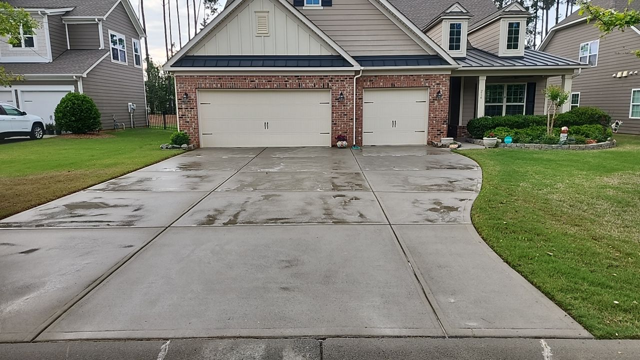 House Wash using cleaner