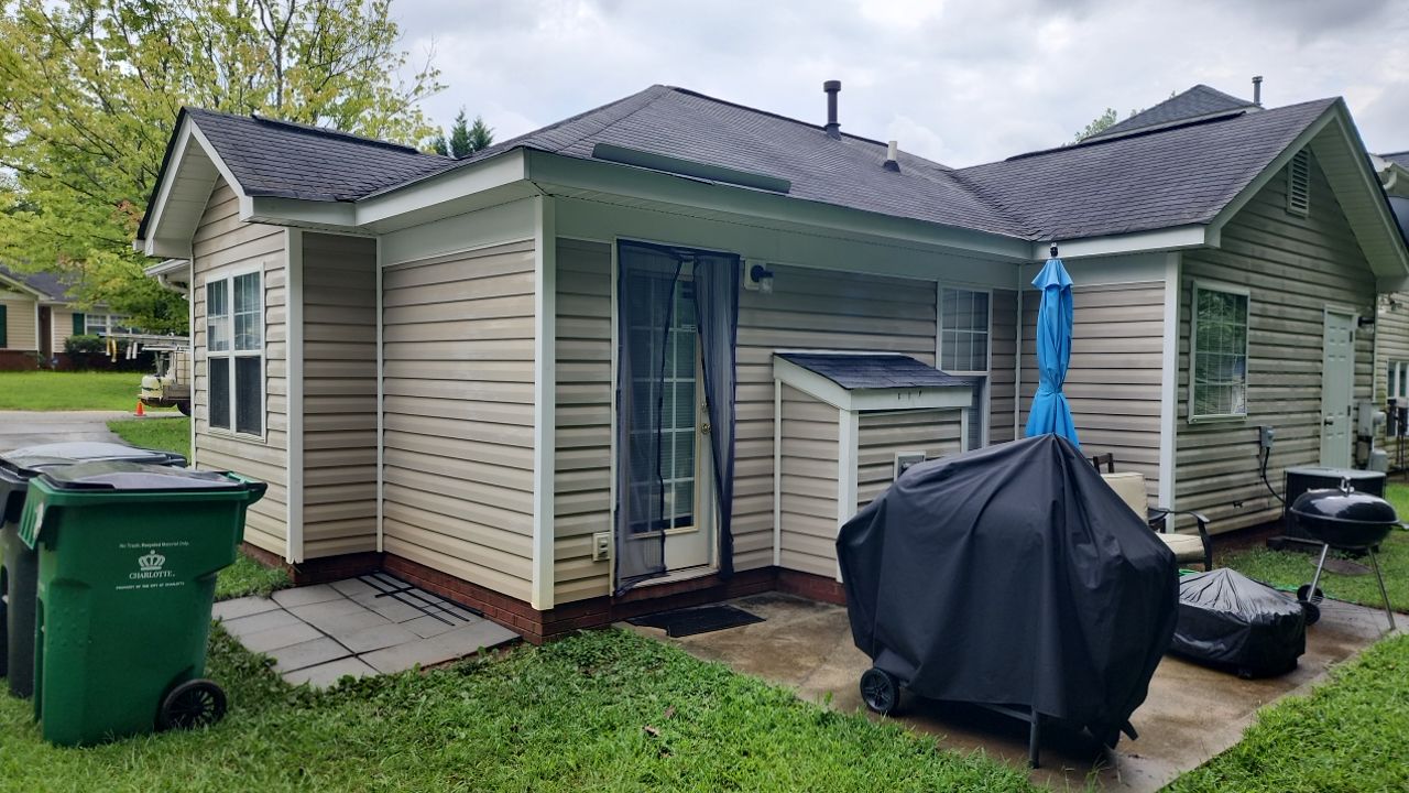 House Wash using cleaner