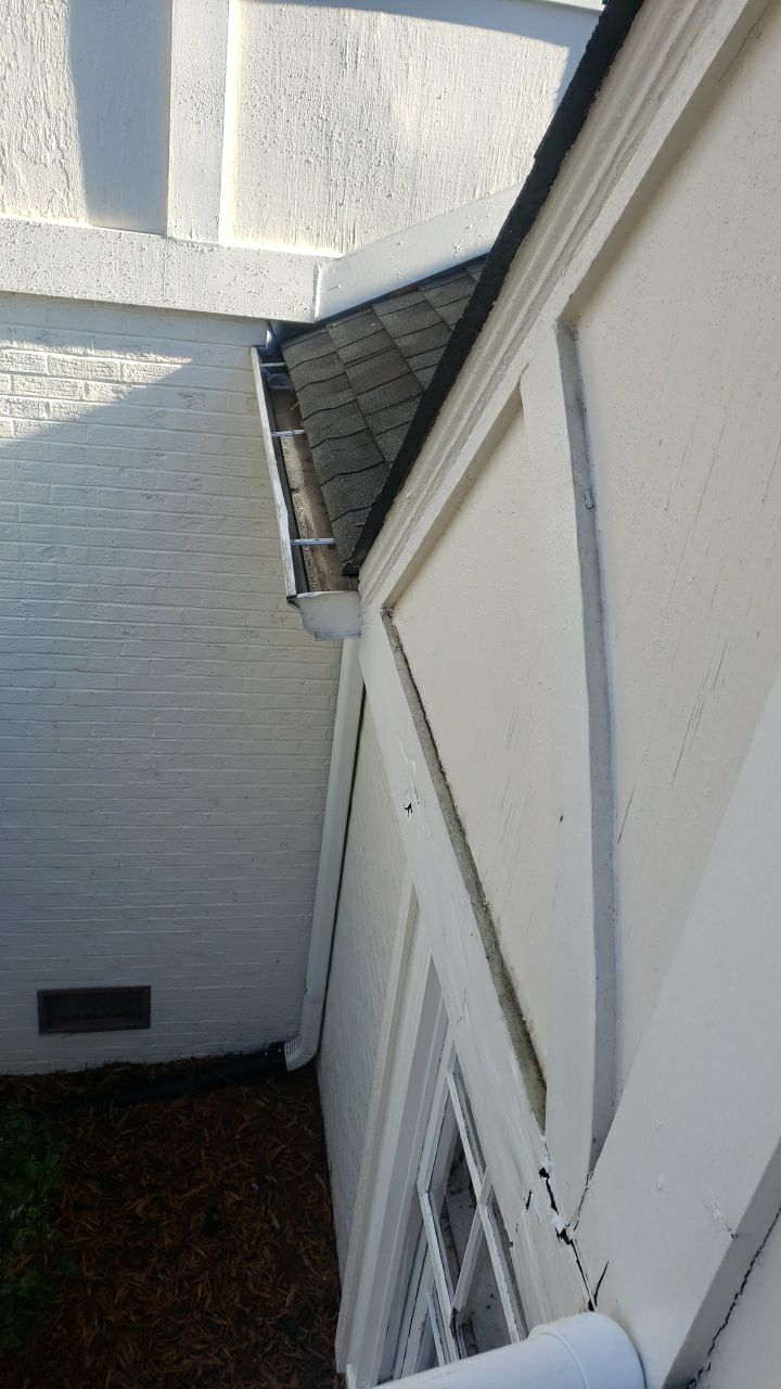 Sara Gutter cleanout using water