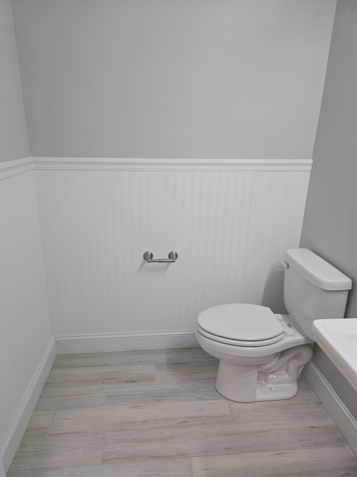 Kitchen Pegboard & Bathroom Beadboard!